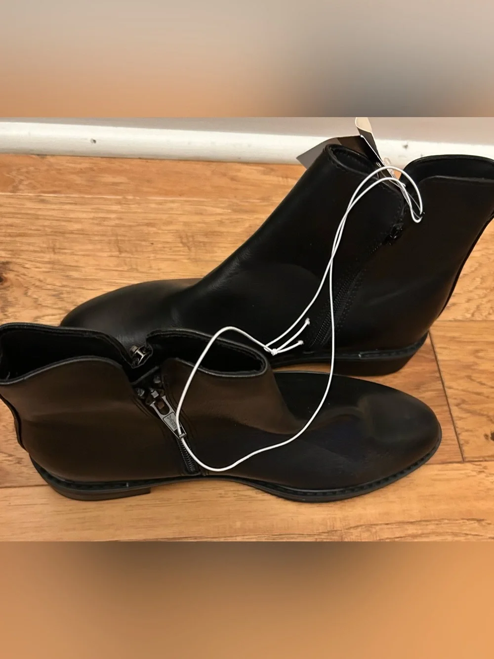 Universal Thread Womens  Brenna Ankle Boots black zipper on both sides  Size 8
